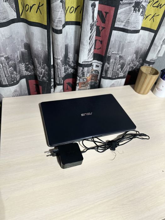 ASUS VivoBook X542UR