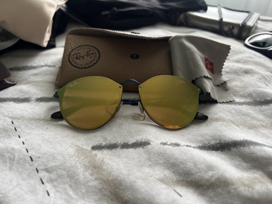 Слънчеви очила “RayBan”.