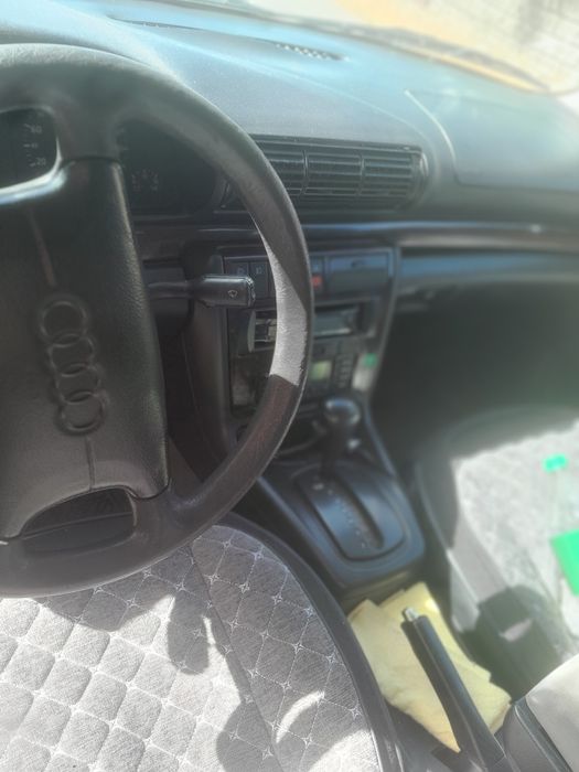 Продаю машину Audi A4