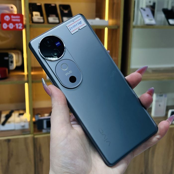 Телефон Vivo V40