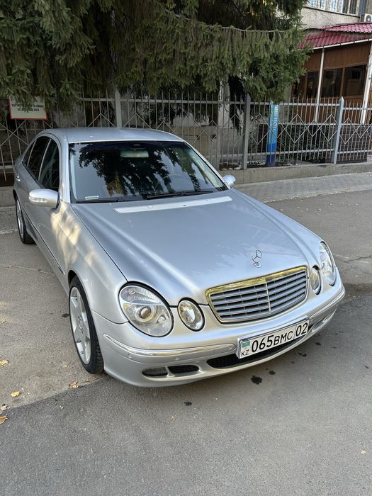 Mercedes Benz e 320 (w211)