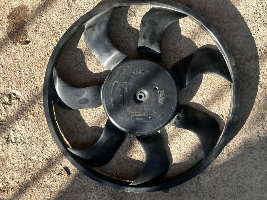 Продам вентилятор охлаждения двигателя