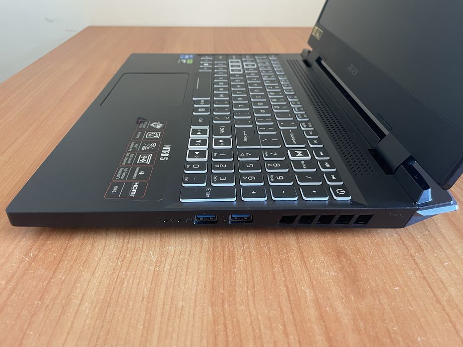 Vând Acer Nitro 5 AN515-58-564G, laptop de gaming