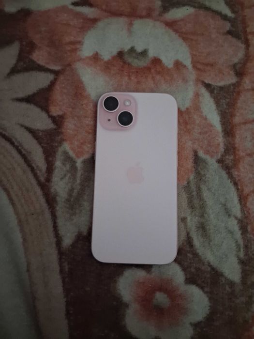 Iphone 15 roz, inca in garantie
