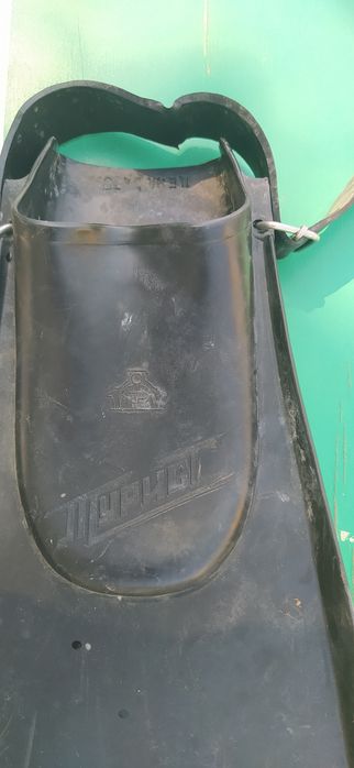 Ласты две пары и две маски.