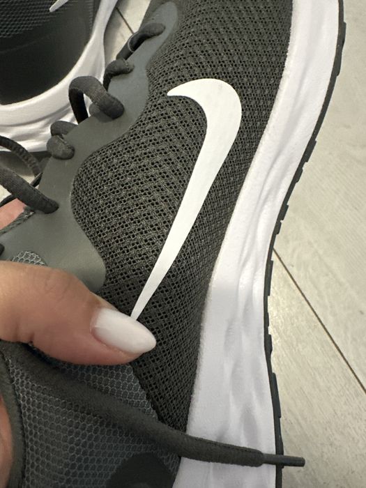 Сиви маратонки Nike