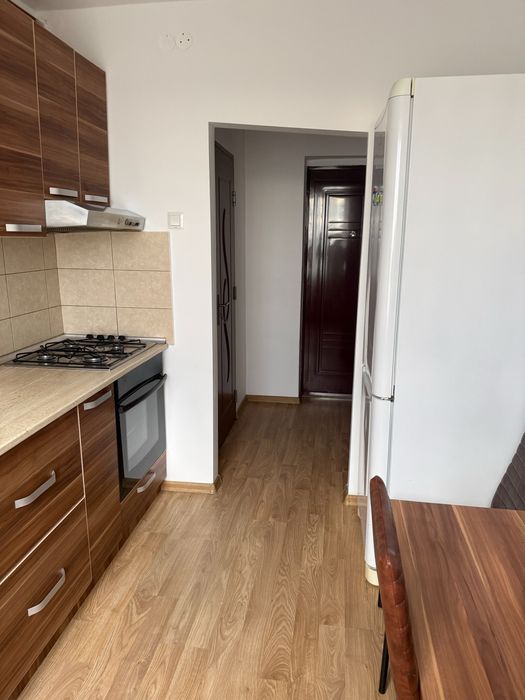 Apartament 2 camere, semidecomandat, poziție excelentă (la șosea)