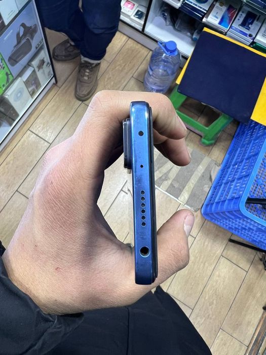 Redmi note 11 pro 5G 6+4/64 karobka dakumenti bor zaryadkasi yoqolgan