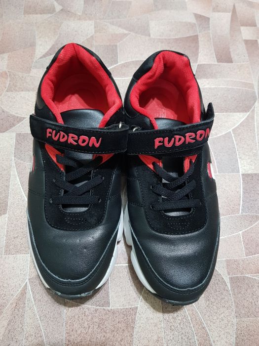 Кроссовки на мальчика