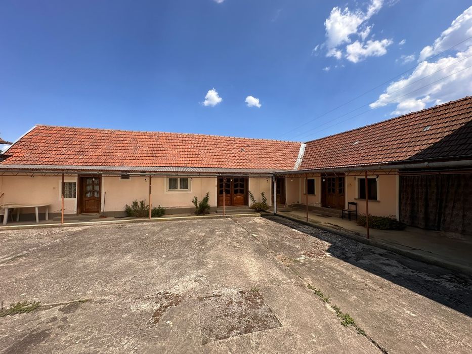 Casă gospodărească deosebită cu teren 2.561 mp – Zorlențu Mare, Caraș-Severin – 100.000 €