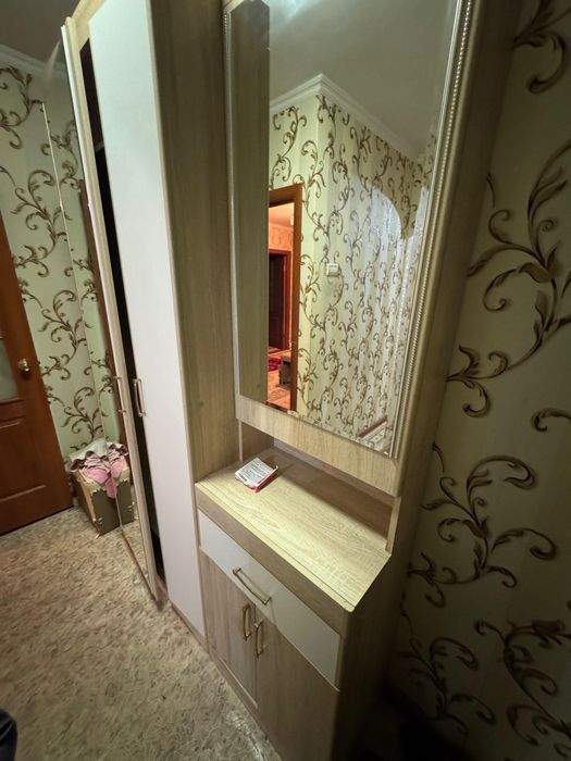 Продам срочно прихожкю