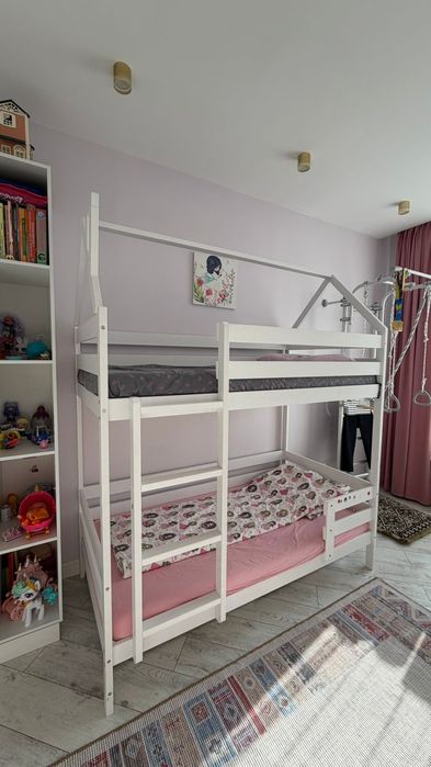 Детская двухъярусная кровать