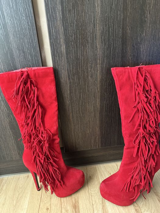 Червени ботуши платформа