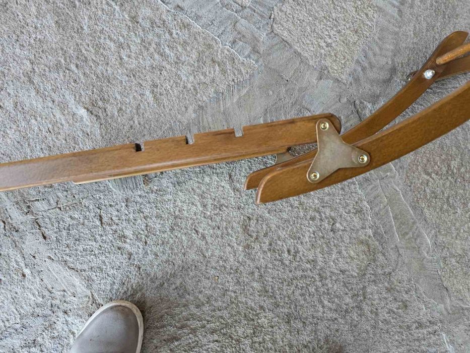 Антикварно столче за крака