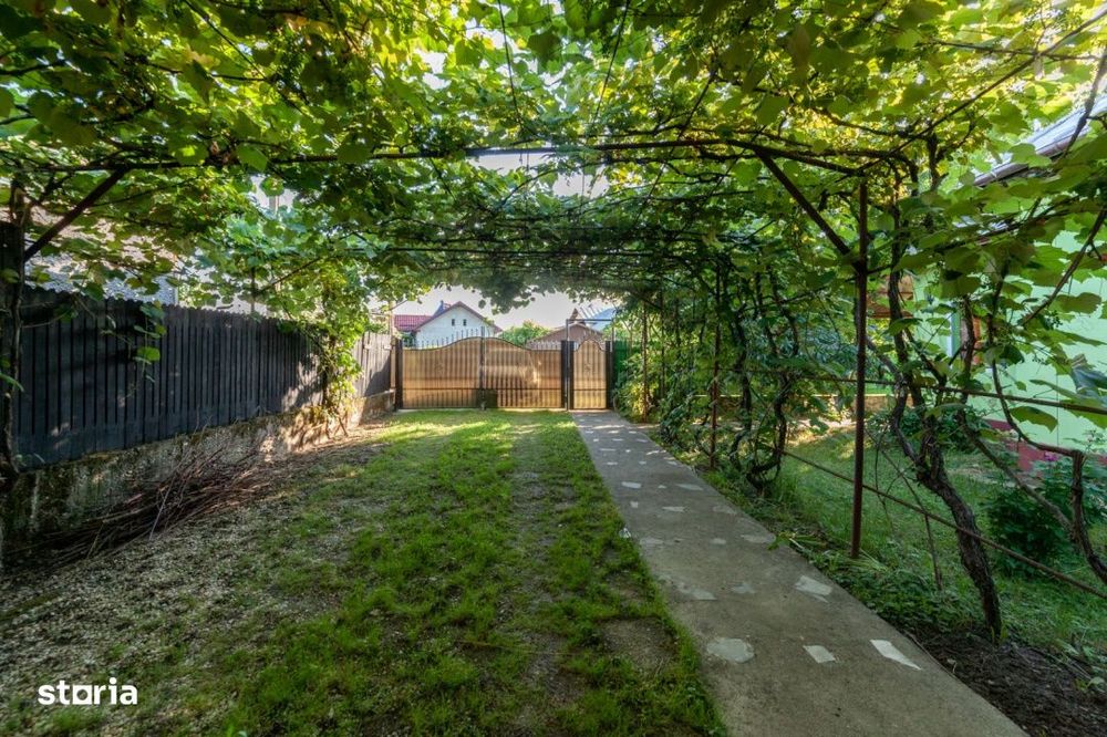 Casa vintage in Com. Uliesti, Dambovita  cu  livada generoasa si anexa
