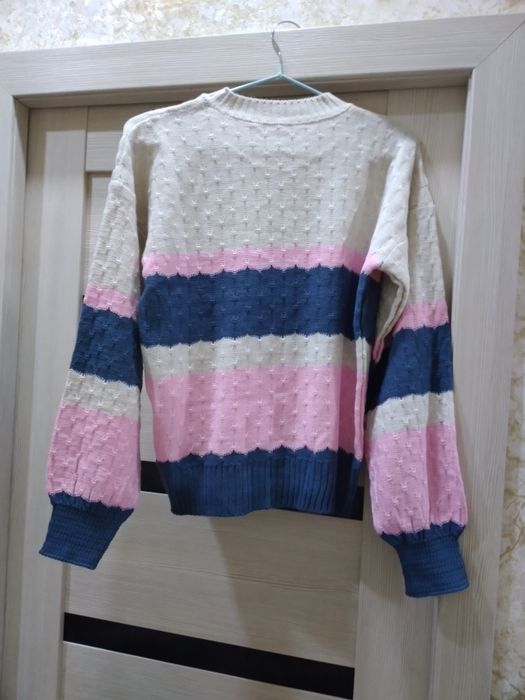 Женский свитер новый