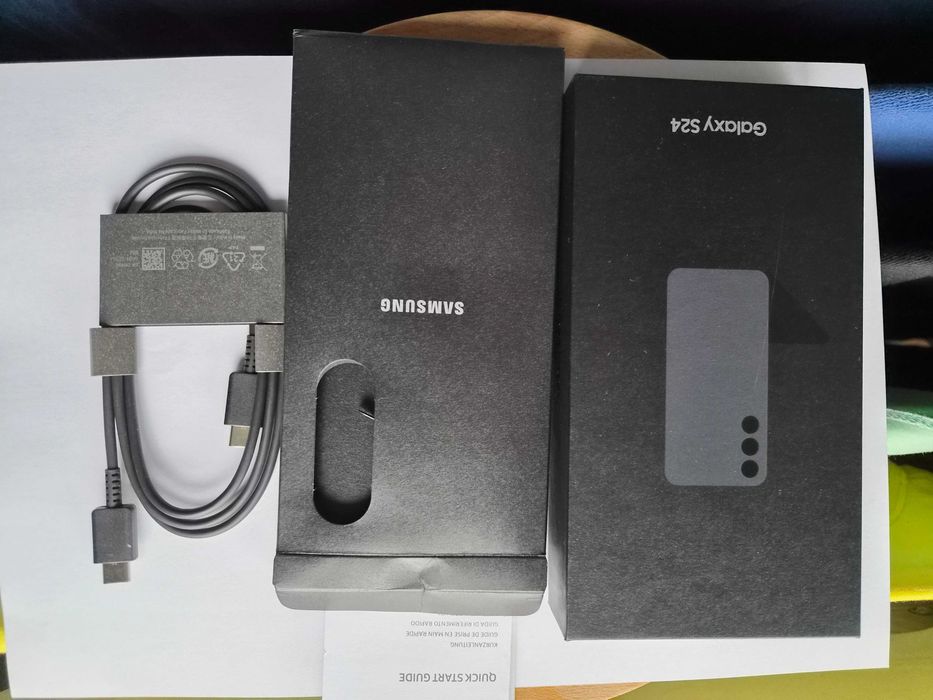 Продавам телефон Samsung Galaxy S24 8Gb/256GB Onyx Black  като нов