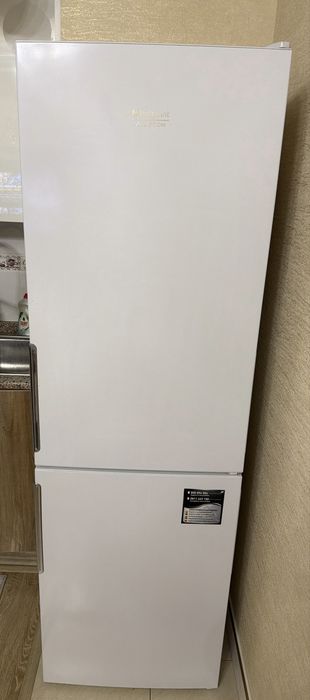 Холодильник Hotpoint Ariston