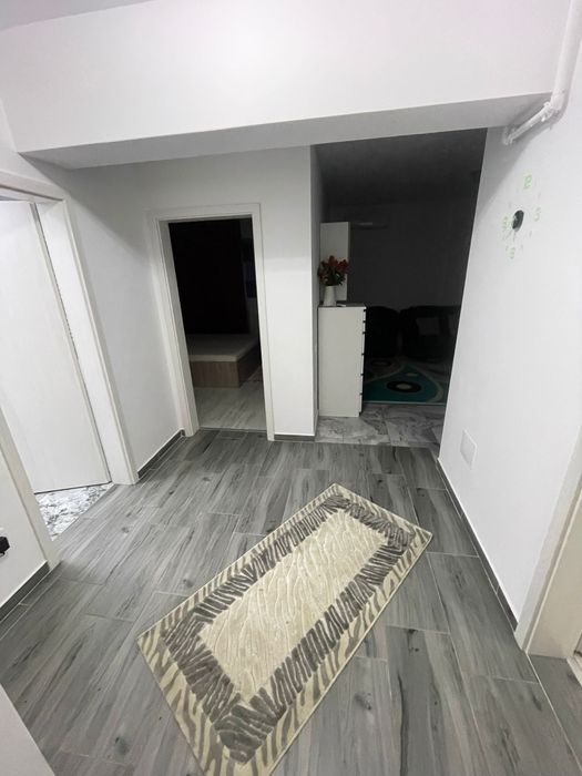 Închiriez apartament cu 3 camere
