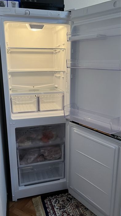 Холодельник indesit