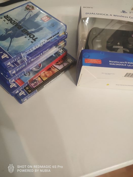 Продам play station 4 slim