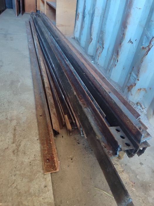 Продам металлические уголки