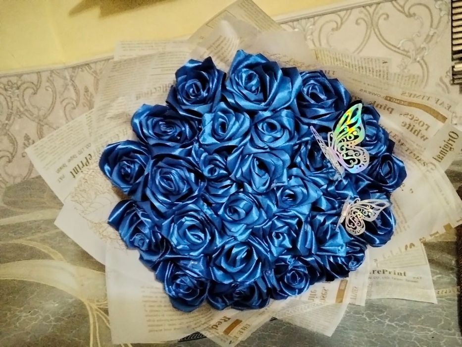 Розы из лент атласные