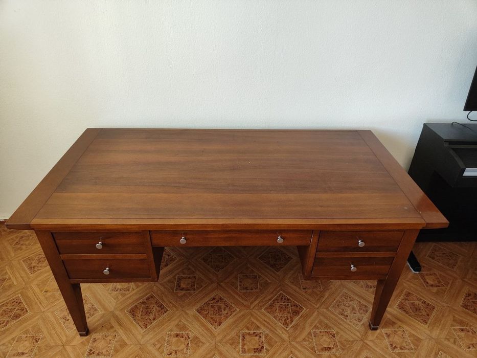 Продам письменный стол из массива дерева