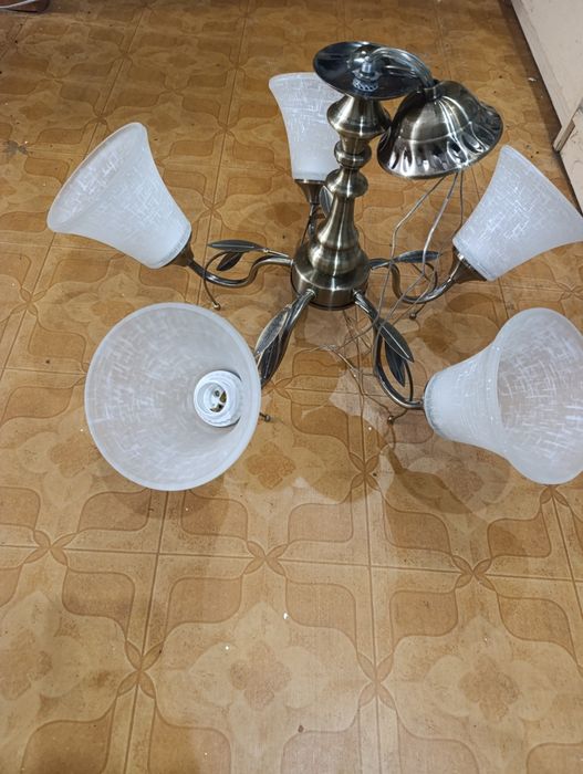 Люстра пятирожковая