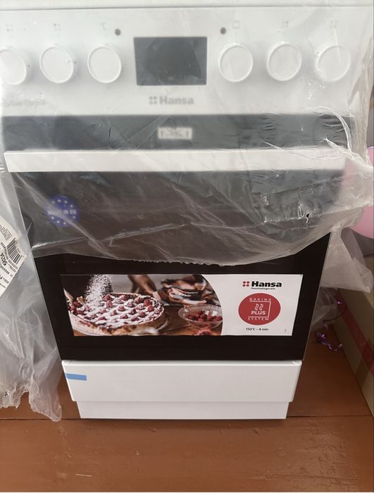 Продам газовую плиту Hansa