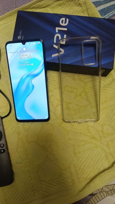 Телефон, проектор,часы продается