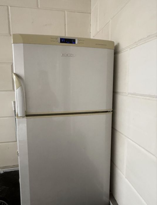 Холодильник beko. Оригинал, очень впестительный (500л)