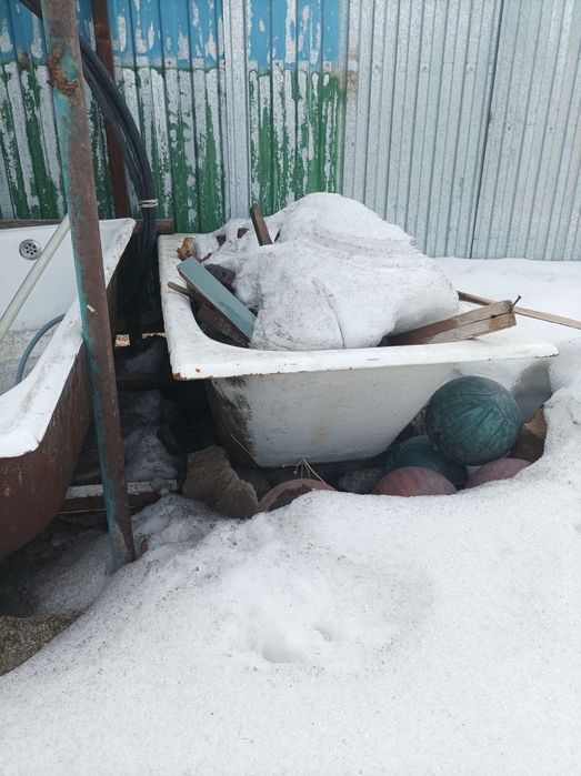 Продам две чугунные ванны