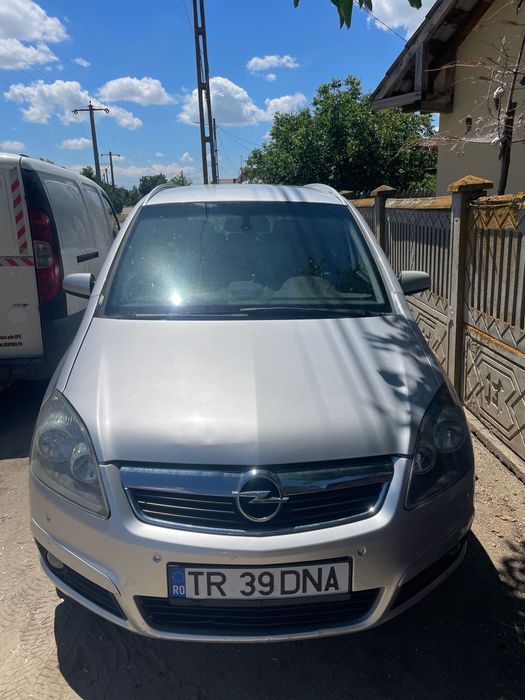 Vând sau schimb AUTOMATĂ Zafira