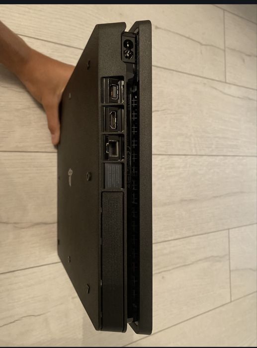 Playstation 4 slim
