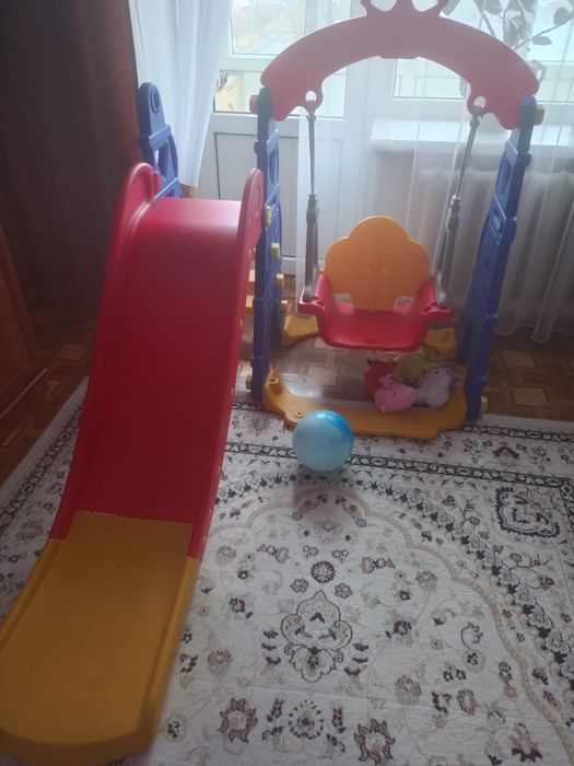 Детская горка с качелью