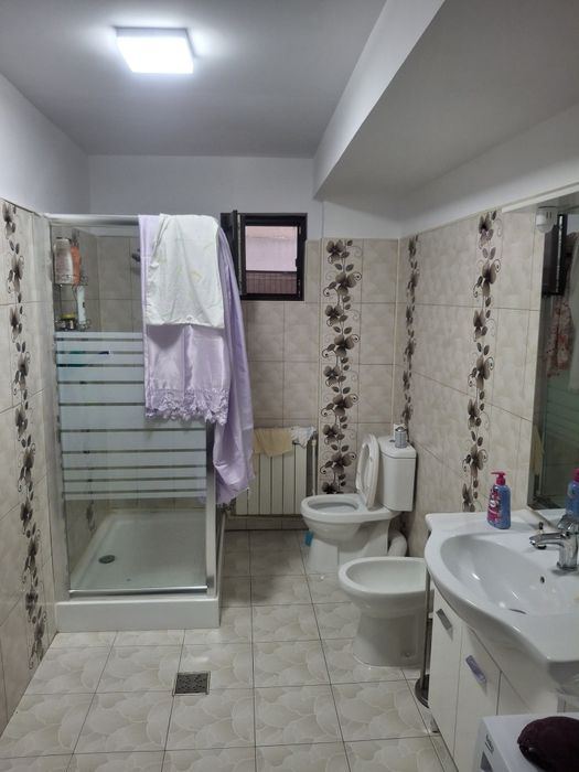 Vând casa cu 375metri renovata  noua cu toate condițiile