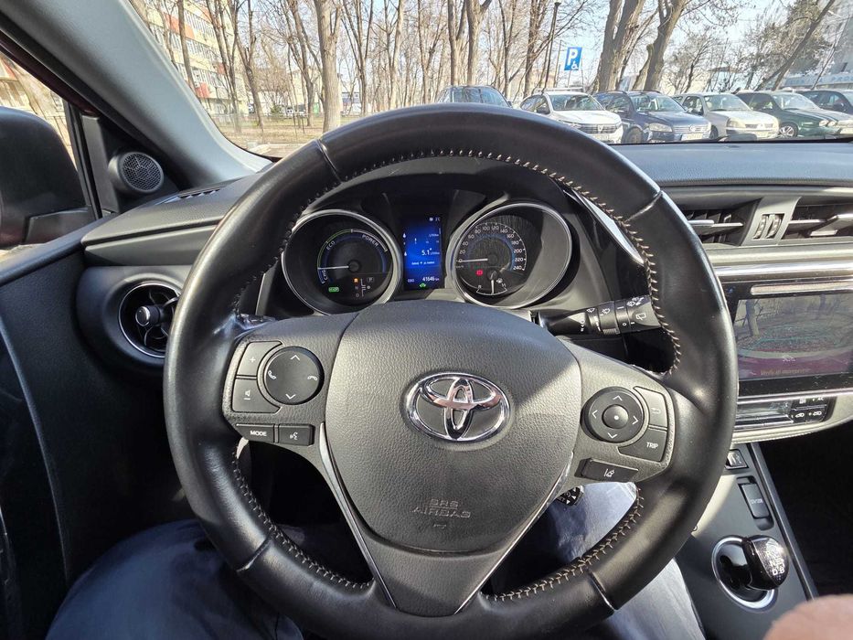 TOYOTA Auris  Hatchback hibrid 1.8L - pret usor negociabil