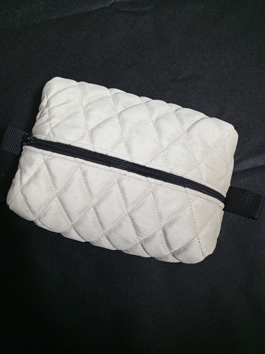 Косметички разного размера и цвета на заказ. В наличии на фото