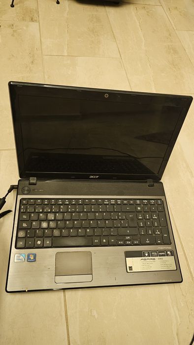 Лаптоп Acer и подаръци