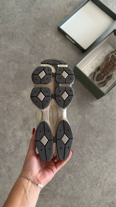 New Balance 9060 Mushroom