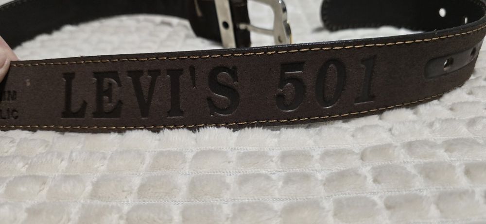 Винтидж кожен колан Levi's 501.Коланът е изработен от кафява кожа