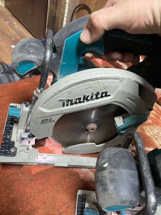 Circular Makita dhs680