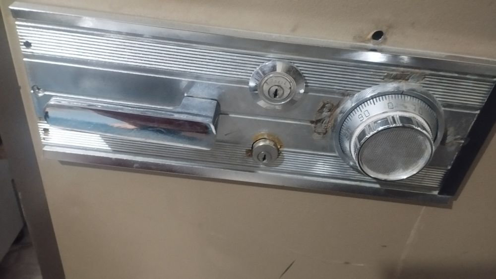 Срочно продам сейф