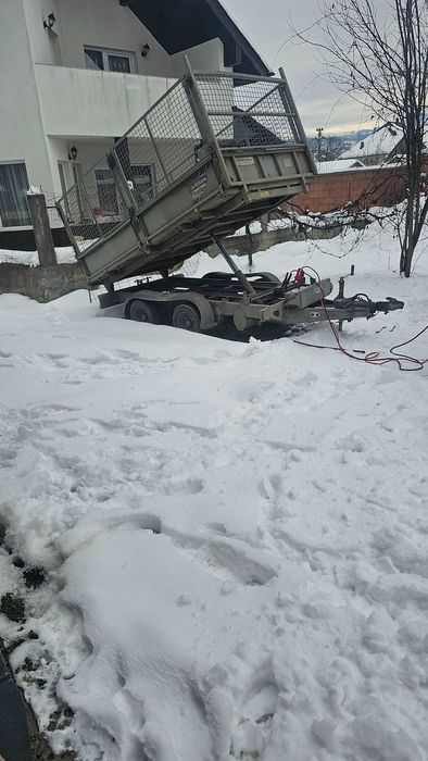 Vând remorca basculabila cu asigurare pina in Decembrie carte tot