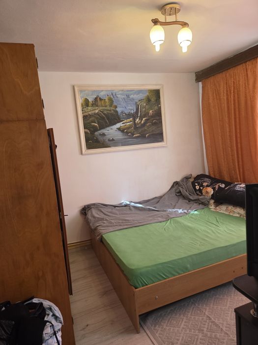 Apartament 3 camere decomandat Giurgiu etaj 3 din 4.