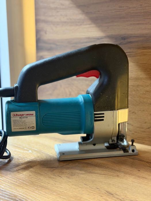 Электрическии лобзик энергомаш
