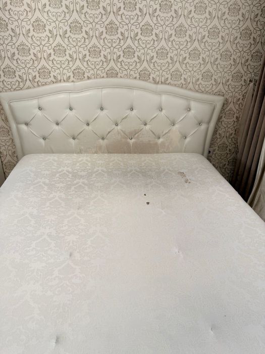 Кровать для спальни