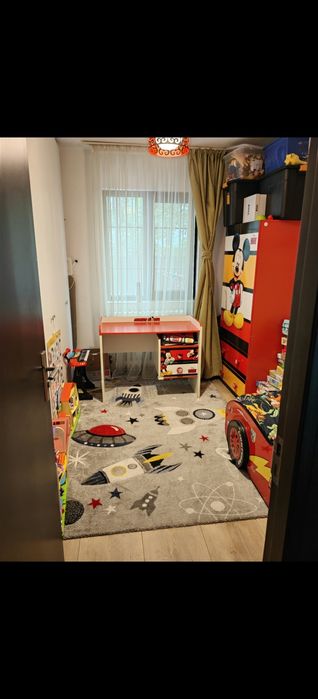 Vand apartament 3 camere 80mp +curte