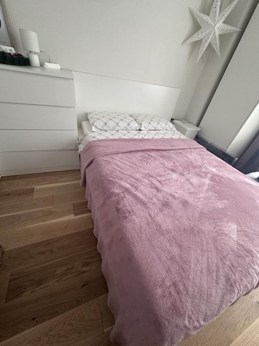 Легло Malm Ikea с чекмеджета